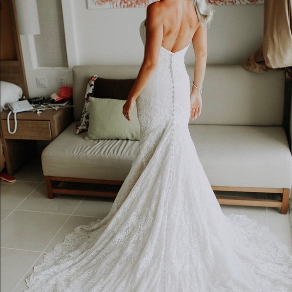 Wedding dress - Picture 1 of 3